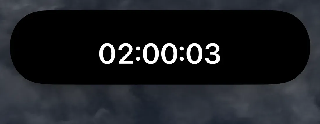 The island expanded by a long press, showing the full hours:minutes:seconds